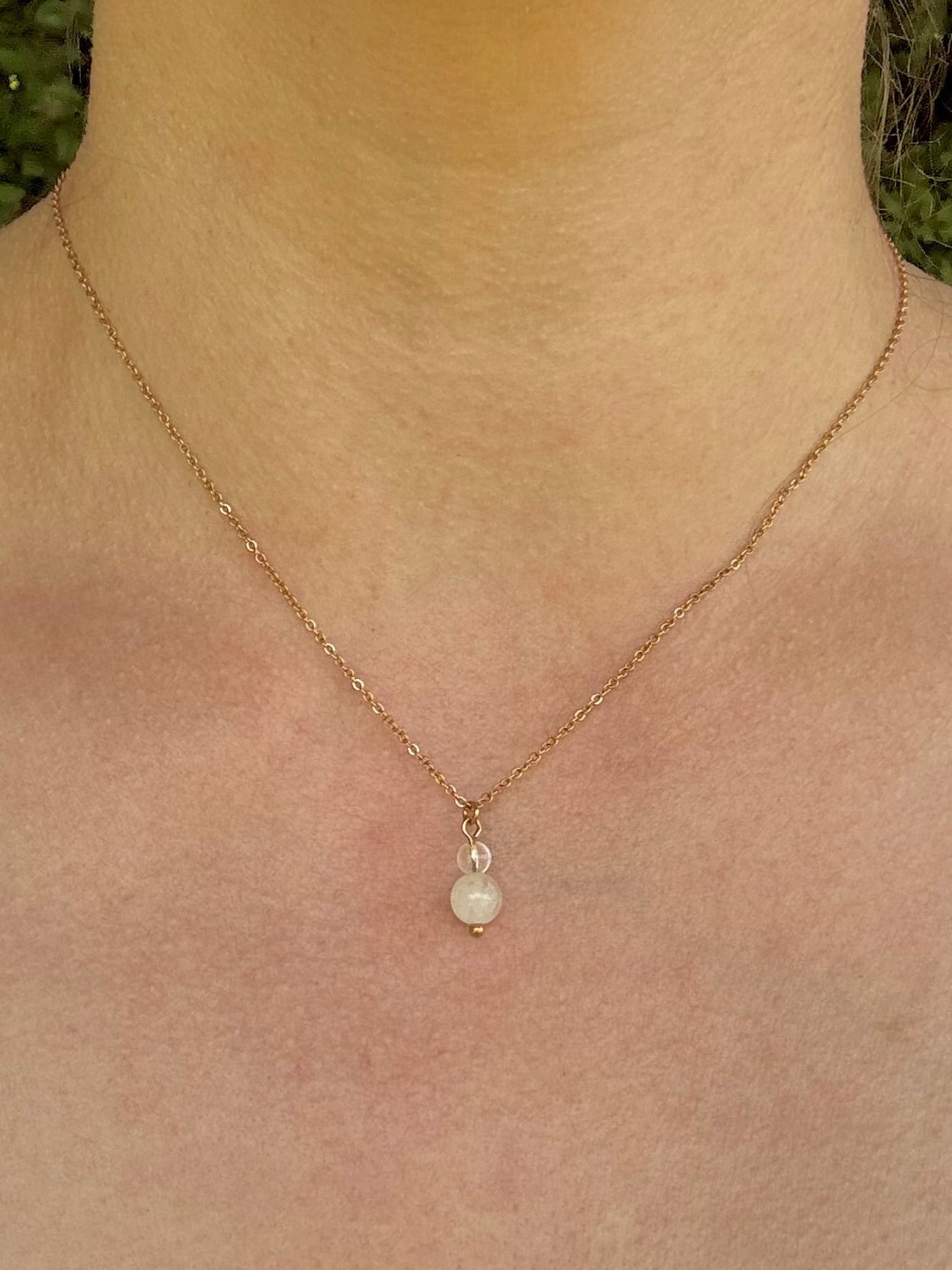 Collier Naissance Juin – Pierre de Lune & Cristal de Roche | Bijou Lumière Intérieure