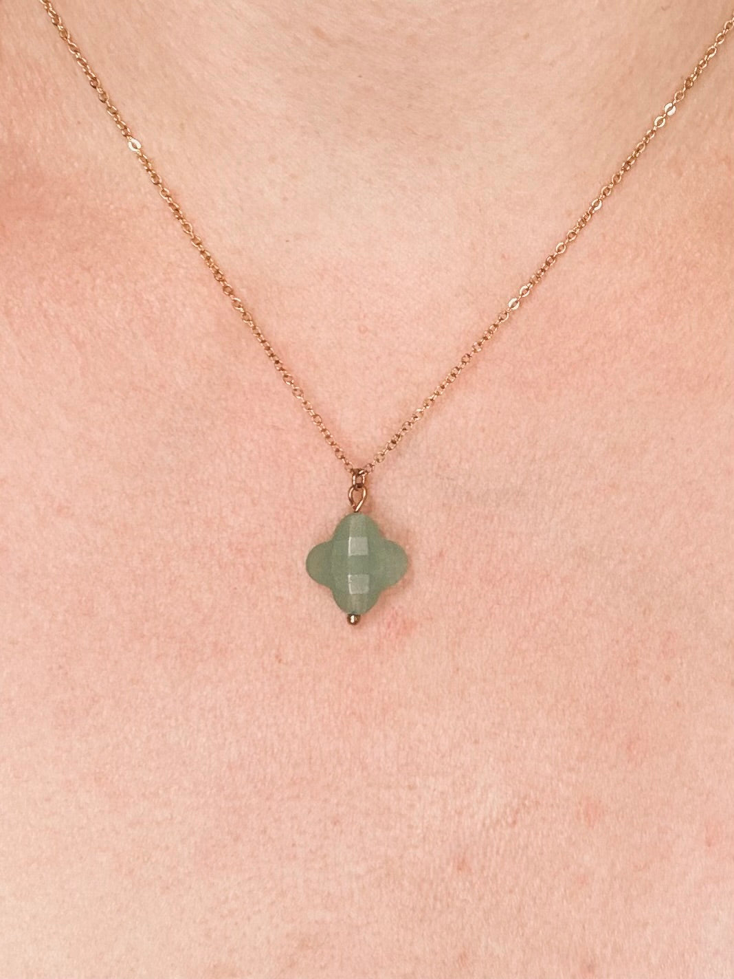 Collier Trèfle Aventurine Verte – Chance & Renouveau | Bijou Pierre Naturelle en Acier Inoxydable Doré