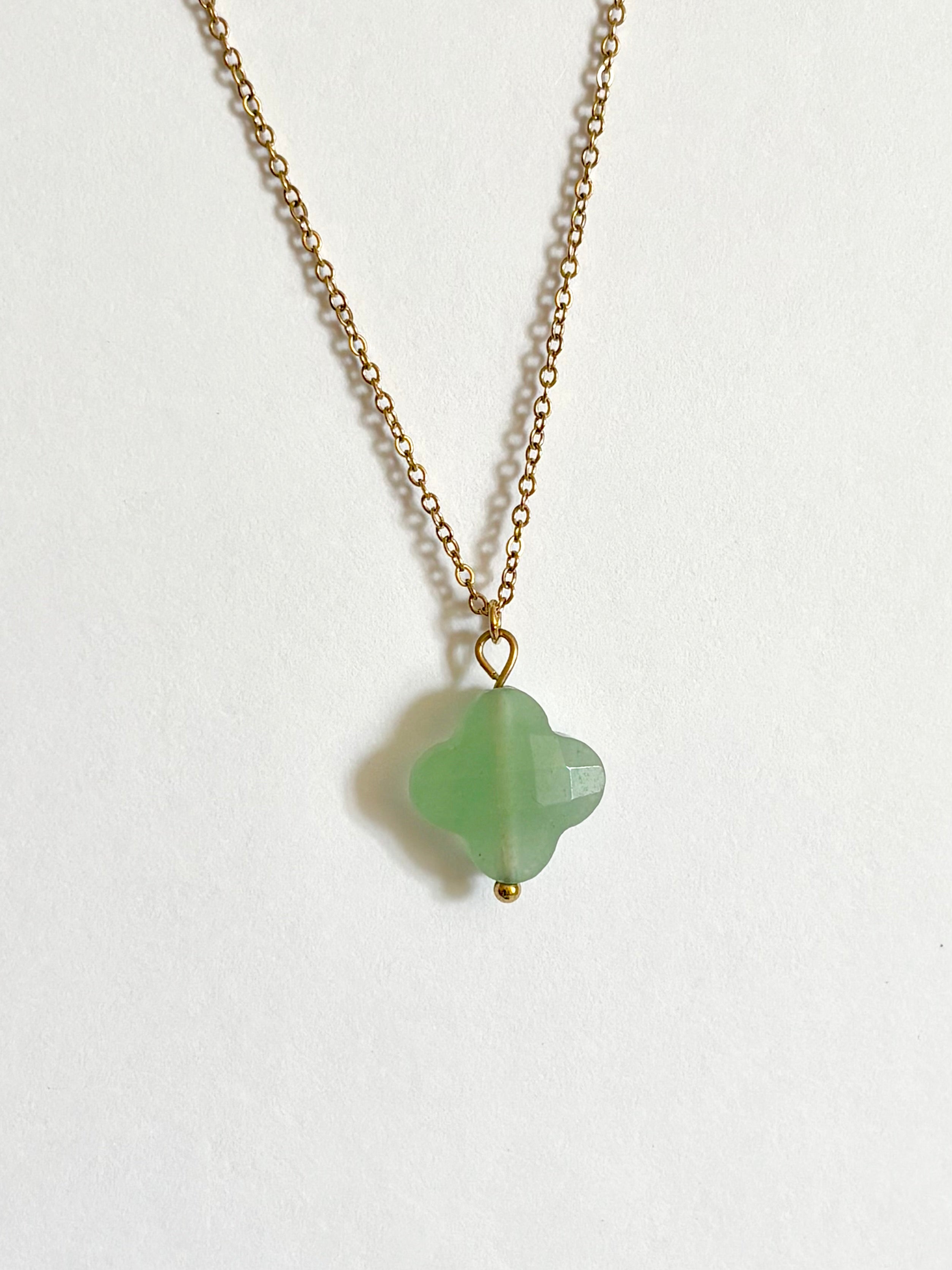 Collier Trèfle Aventurine Verte – Chance & Renouveau | Bijou Pierre Naturelle en Acier Inoxydable Doré