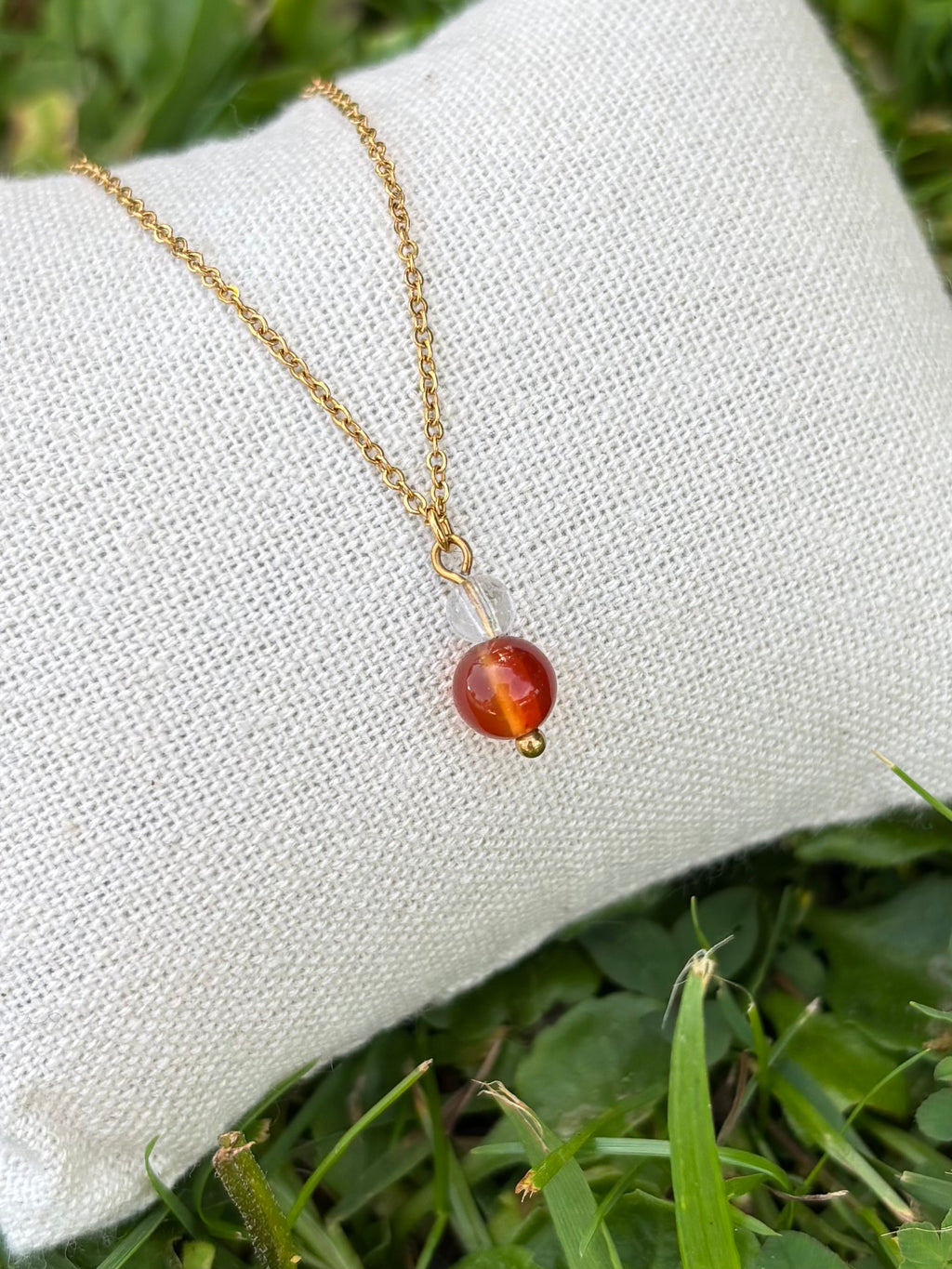 Collier Naissance Juillet – Cornaline & Cristal de Roche | Bijou Énergie & Confiance
