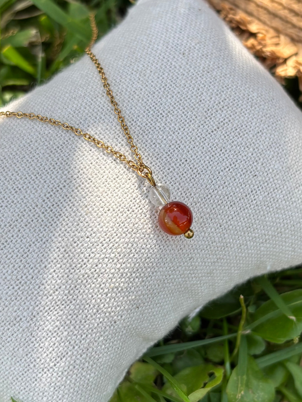 Collier Naissance Juillet – Cornaline & Cristal de Roche | Bijou Énergie & Confiance