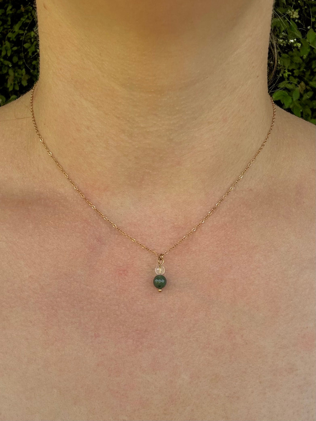 Collier Naissance Août – Agate Mousse & Cristal de Roche | Bijou Nature & Harmonie