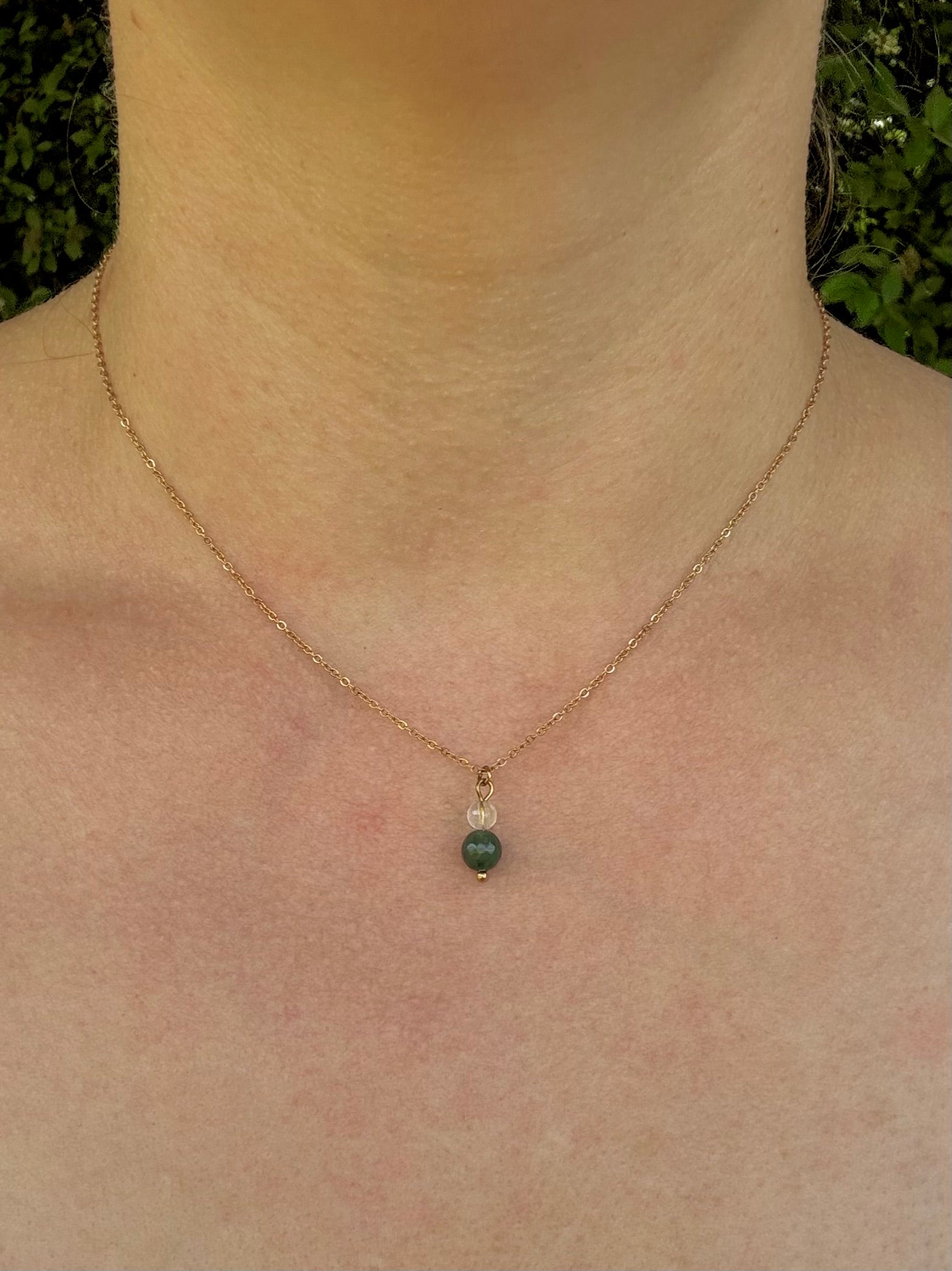 Collier Naissance Août – Agate Mousse & Cristal de Roche | Bijou Nature & Harmonie