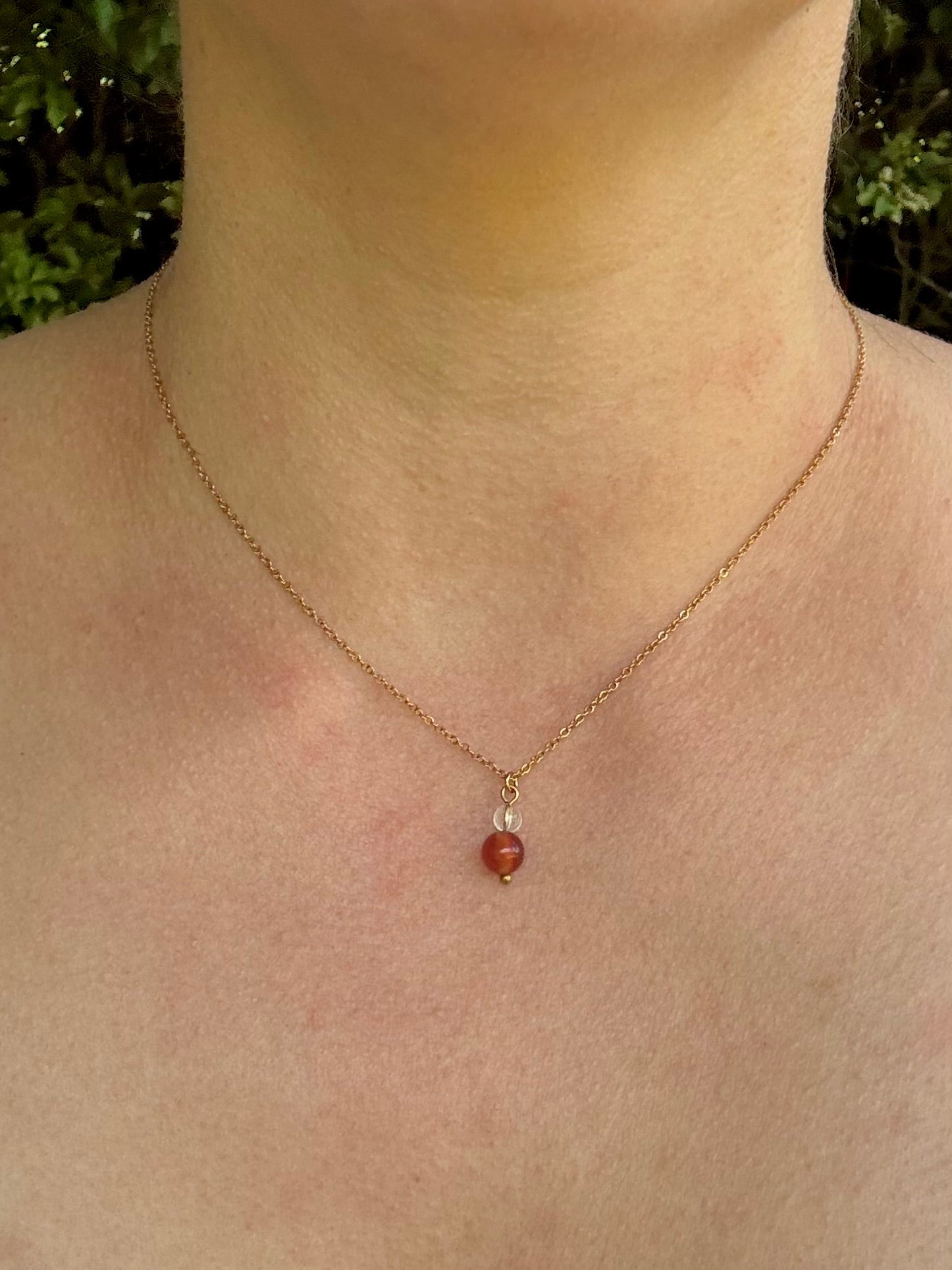 Collier Naissance Juillet – Cornaline & Cristal de Roche | Bijou Énergie & Confiance