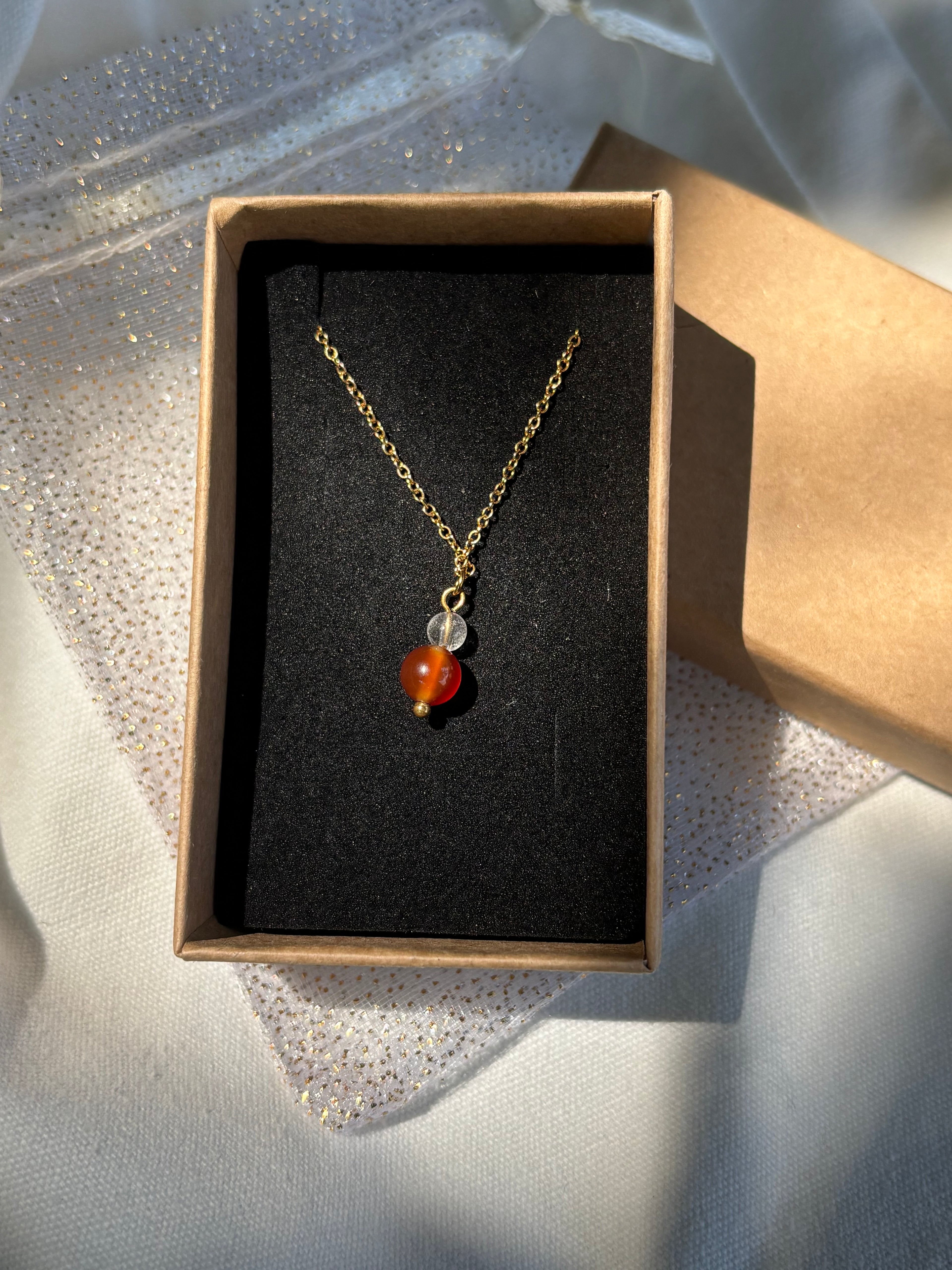 Collier Naissance Juillet – Cornaline & Cristal de Roche | Bijou Énergie & Confiance