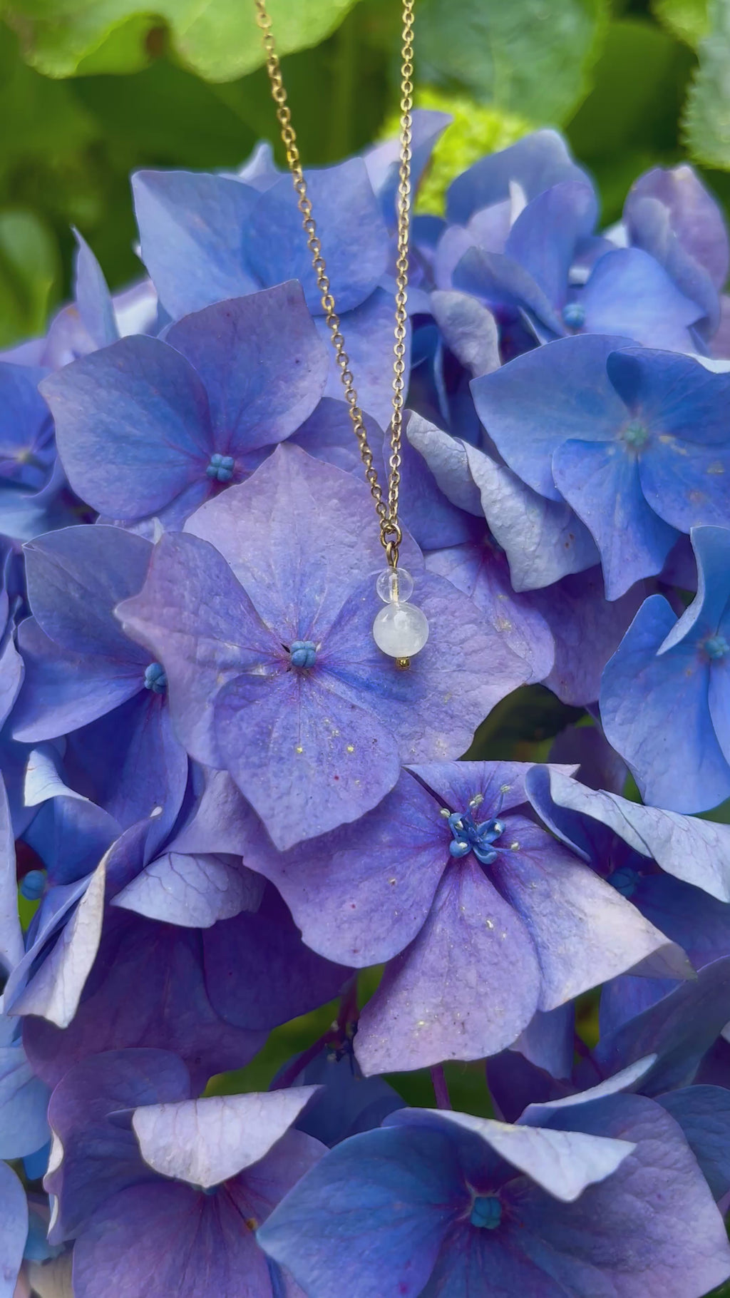 Collier Naissance Juin – Pierre de Lune & Cristal de Roche | Bijou Lumière Intérieure