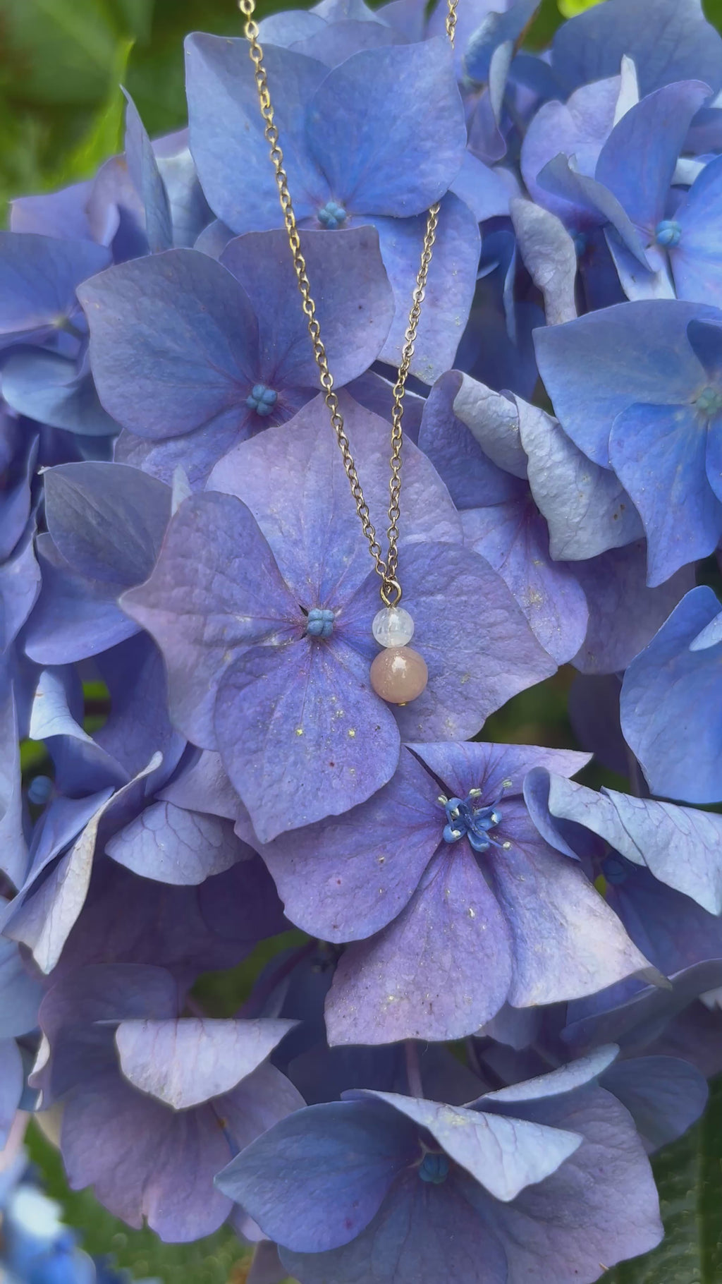 Collier Naissance Juin – Pierre de Lune Blanche & Pêche | Bijou Intuitif en Acier Inoxydable Doré